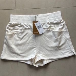 Alala NWT plie shorts size SMALL